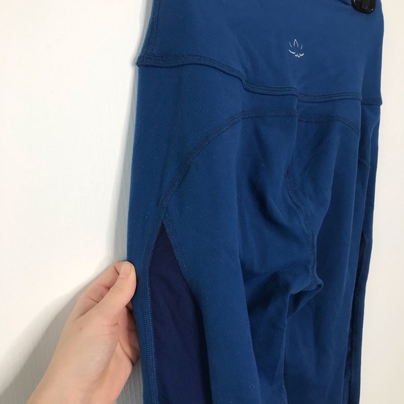 SOLD ❌ Beyond Yoga Mesh Ombre Leggings - Picture 6 of 6